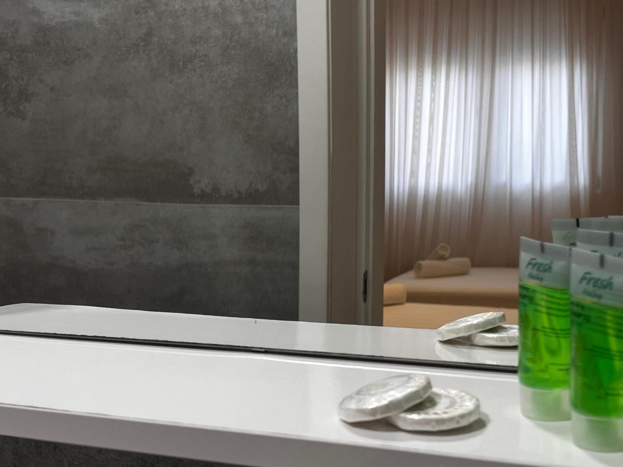 Lian'S Rooms فلورا المظهر الخارجي الصورة